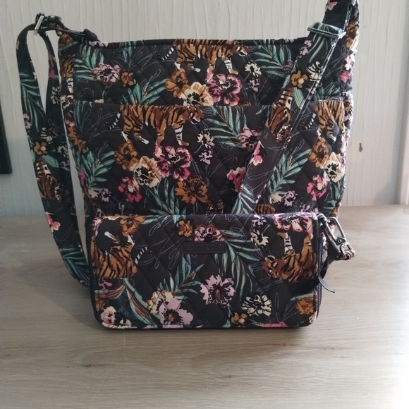 Vera Bradley Exotic Floral And Tiger Print Black Quilted Women Bag & Wallet Set - Picture 6 of 14